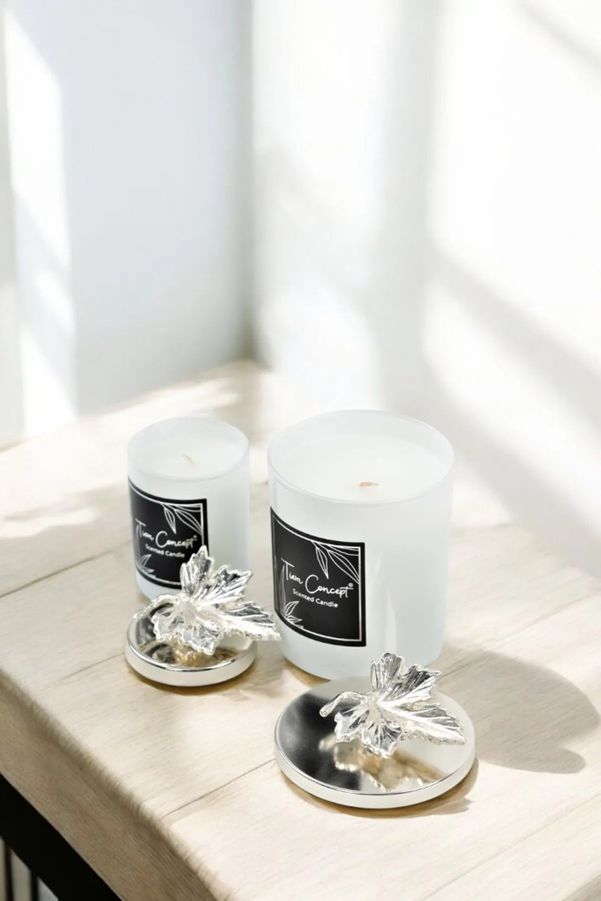 Dekoratif Gümüş Yapraklı Vanilya Kokulu 2'li Beyaz Bardak Mum Seti