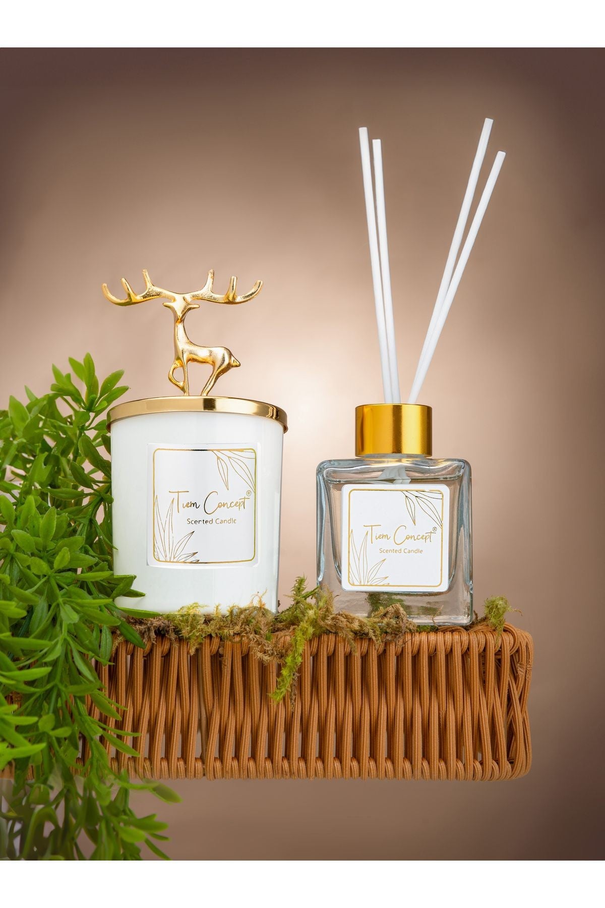 Geyik Başlıklı Gold Detaylı Çubuklu Oda Kokusu 100 ml ve Beyaz Bardak  Mum Seti