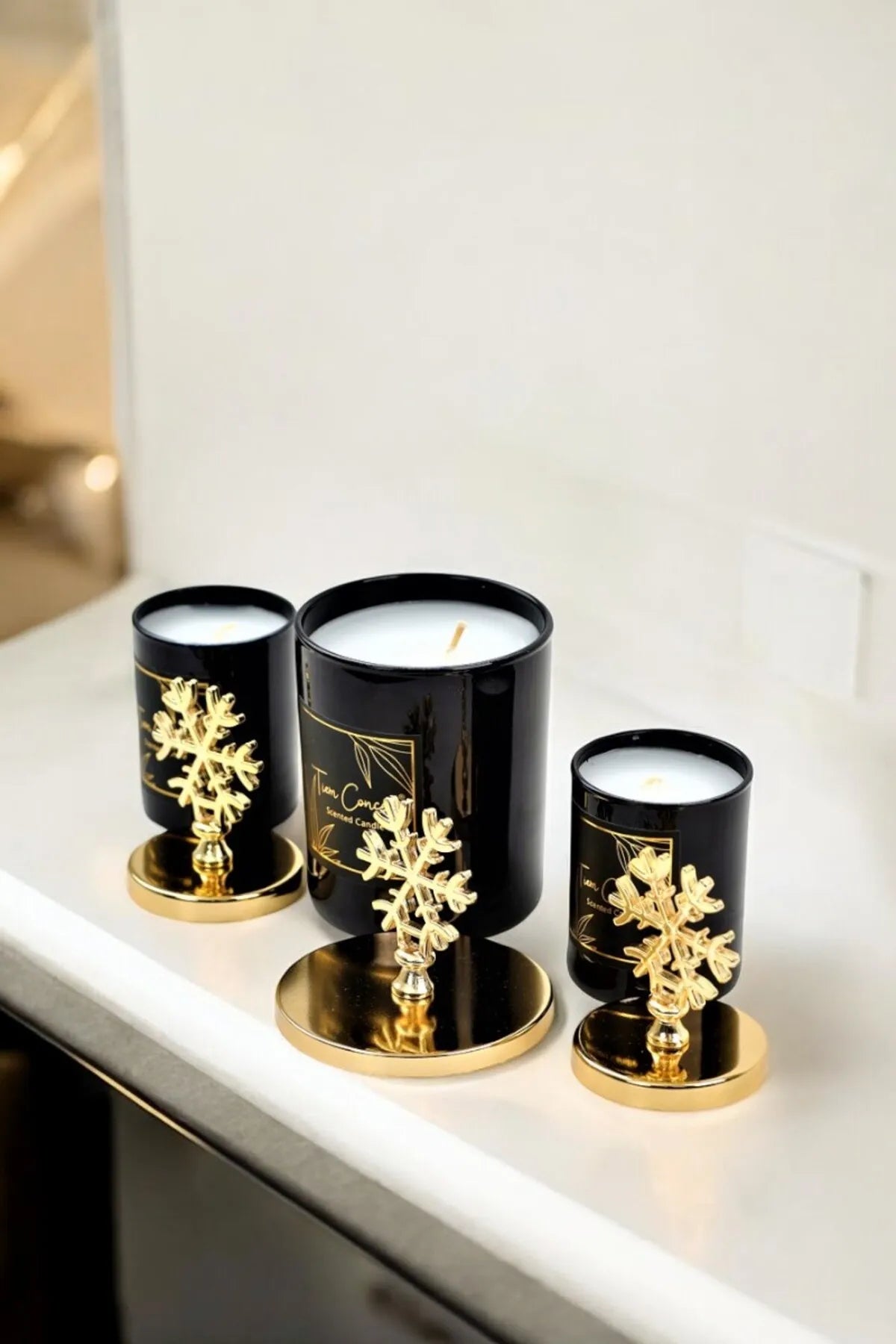 Tiem Concept Decorative Special Design Gold Cardboard Vanilla Scented 3-Piece Black Glass Candle Set
