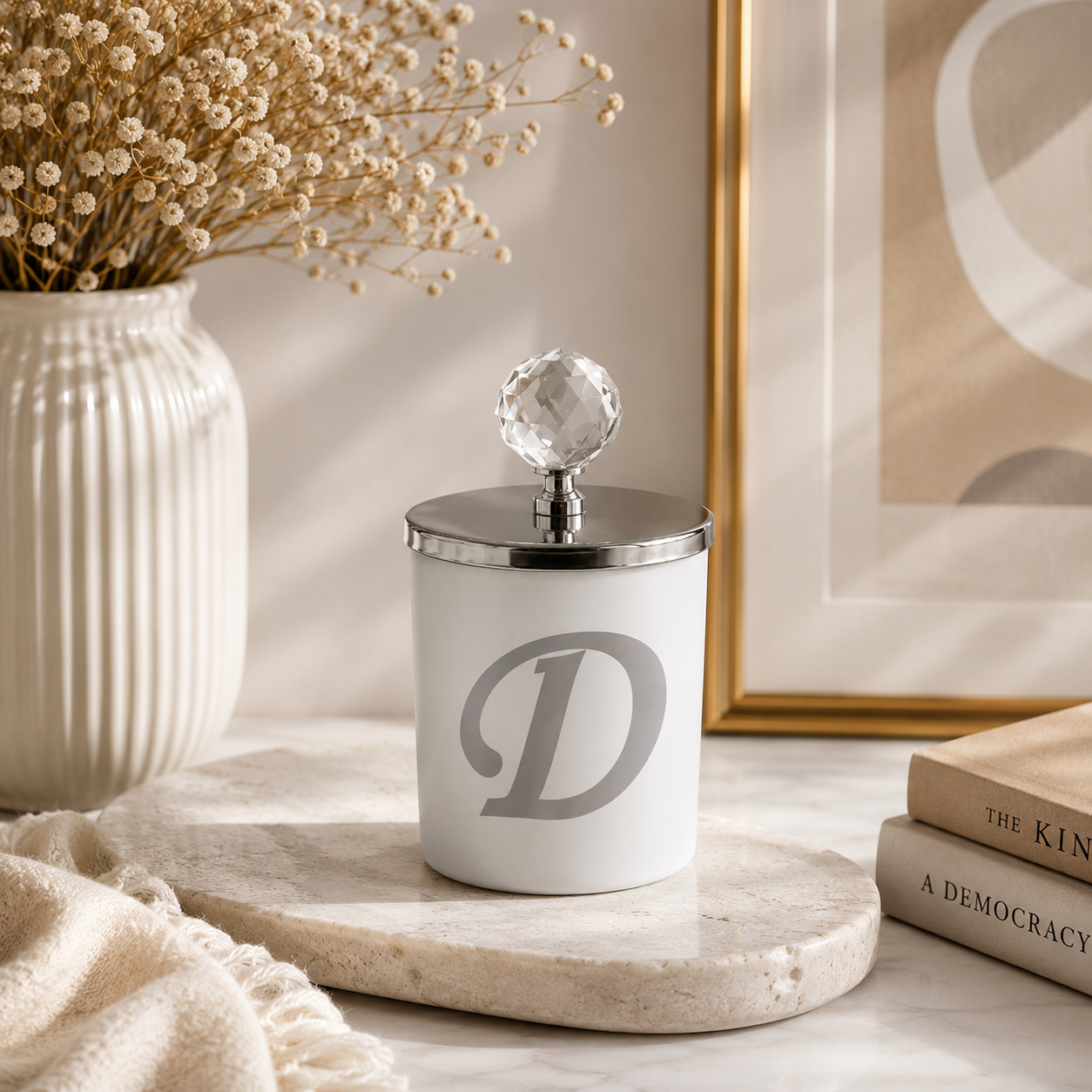 Tiem Concept Special Design L Letter Vanilla Scented Gold Crystal Top White Glass Candle