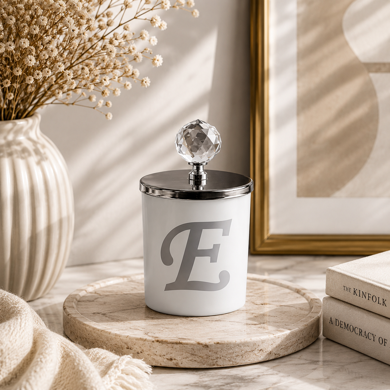 Tiem Concept Special Design L Letter Vanilla Scented Gold Crystal Top White Glass Candle