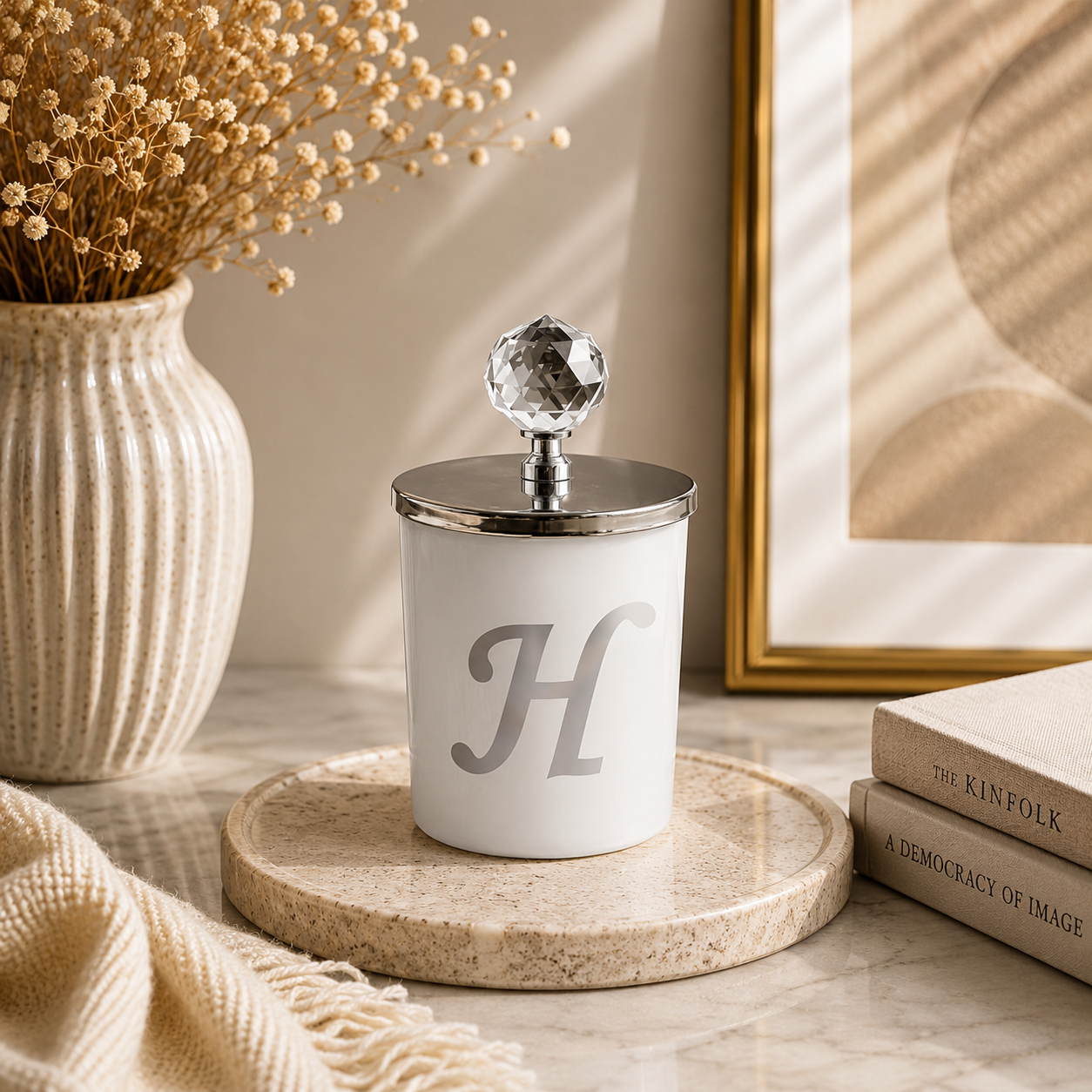 Tiem Concept Special Design L Letter Vanilla Scented Gold Crystal Top White Glass Candle