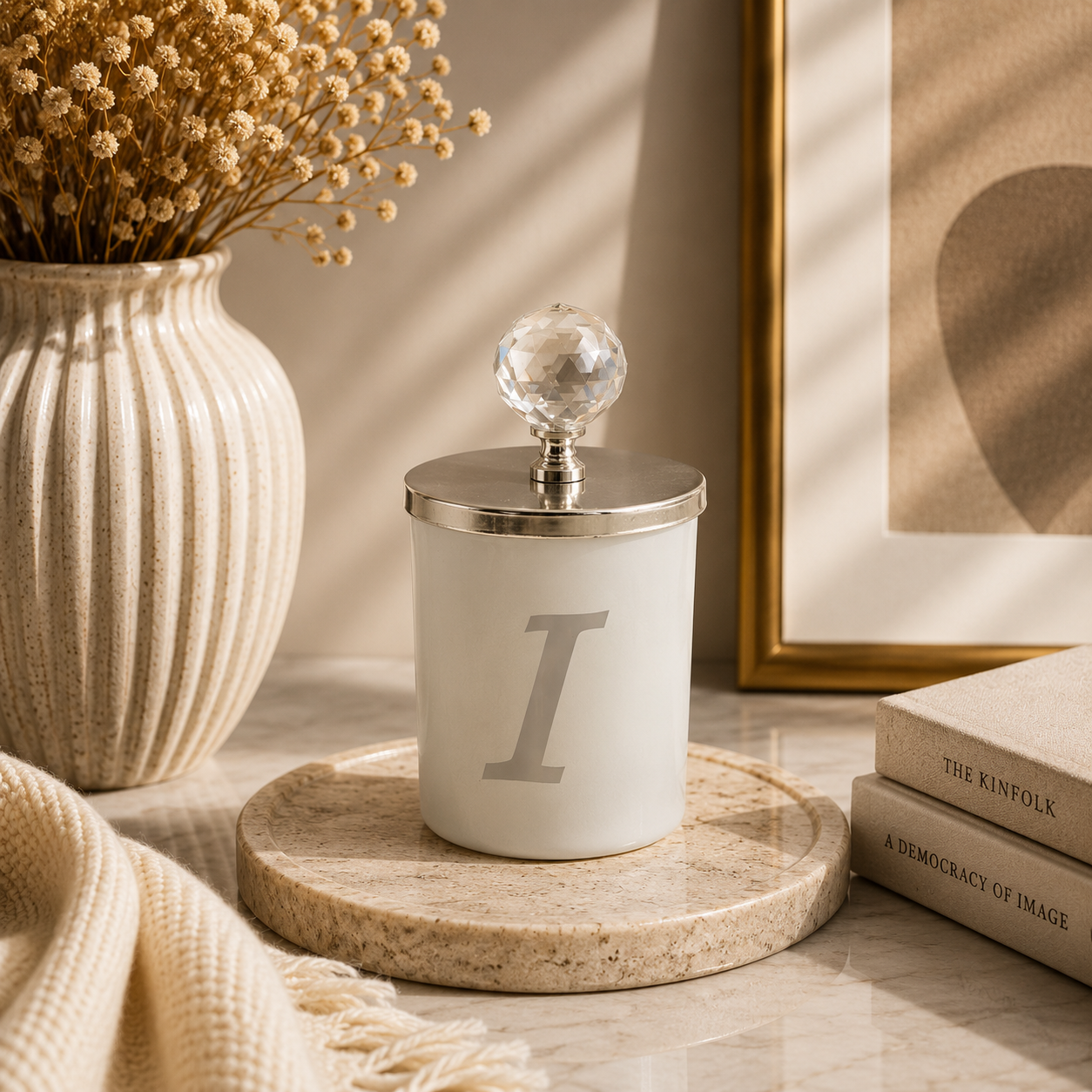 Tiem Concept Special Design L Letter Vanilla Scented Gold Crystal Top White Glass Candle