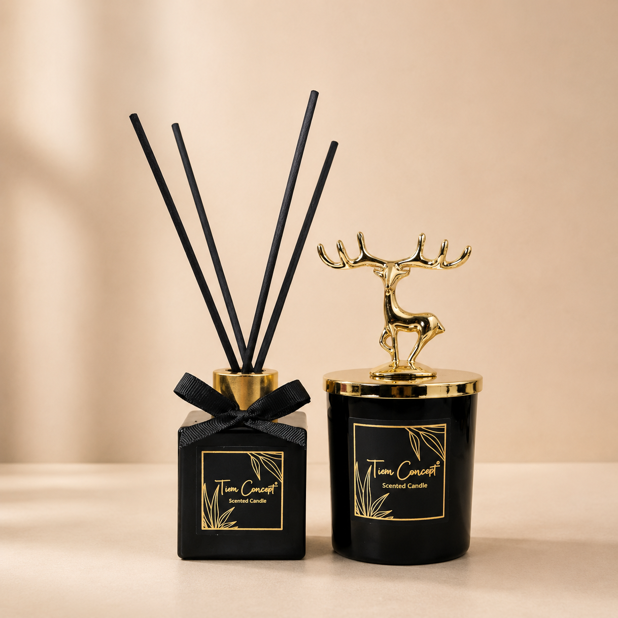 Geyik Başlıklı Gold Detaylı 100 ml Oda Kokusu Ve Siyah Mum Seti