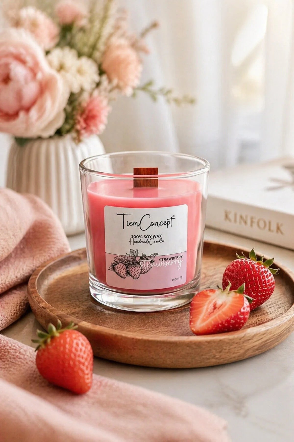 Çilek Kokulu Soya Mum – %100 Doğal Soya Wax, Ahşap Fitilli, Cam Bardakta Dekoratif ve Hediyelik Mum