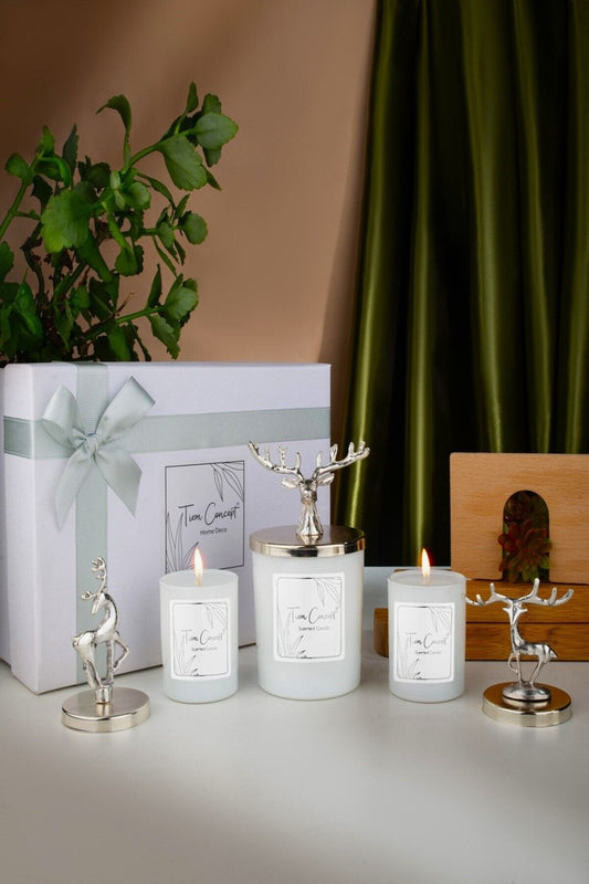 Yılbaşı Dekoratif Özel Tasarım Beyaz Kutulu Vanilya Kokulu Gümüş Geyik Tepelikli 3lü Bardak Mum Seti