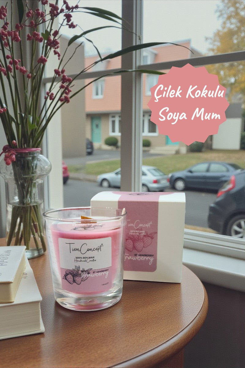 Çilek Kokulu Soya Mum – %100 Doğal Soya Wax, Ahşap Fitilli, Cam Bardakta Dekoratif ve Hediyelik Mum