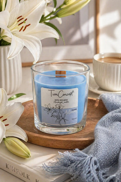 Lilyum Kokulu Soya Mum – %100 Doğal Soya Wax, Ahşap Fitilli, Cam Bardakta Dekoratif ve Hediyelik Mum